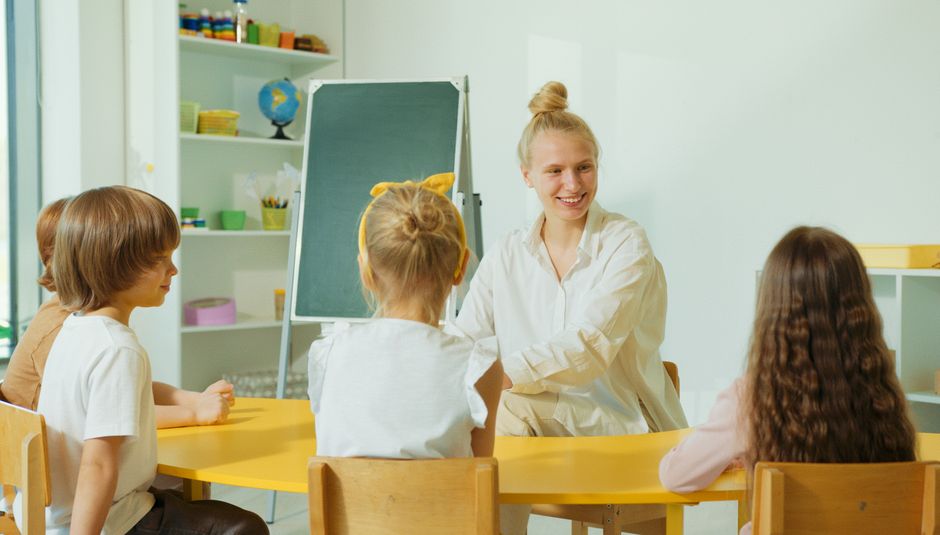 15 métiers enrichissants pour travailler avec les enfants : avec ou sans diplôme