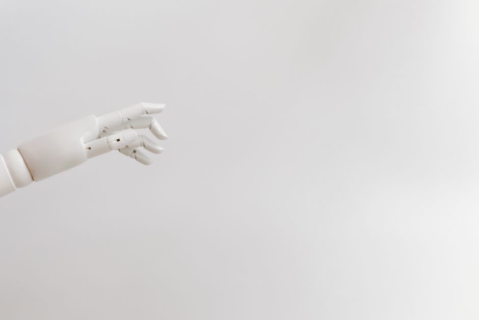 Comment se reconvertir dans l'intelligence artificielle : guide complet des métiers et formations