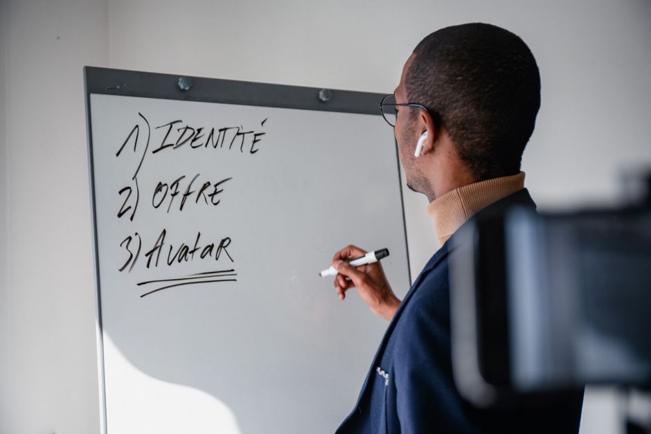 Réussir sa reconversion professionnelle à 40 ans : étapes clés et conseils inspirés des coachs